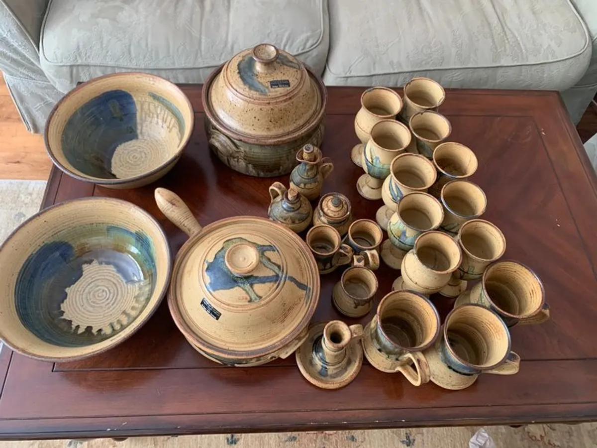 Collectible pottery - Image 1