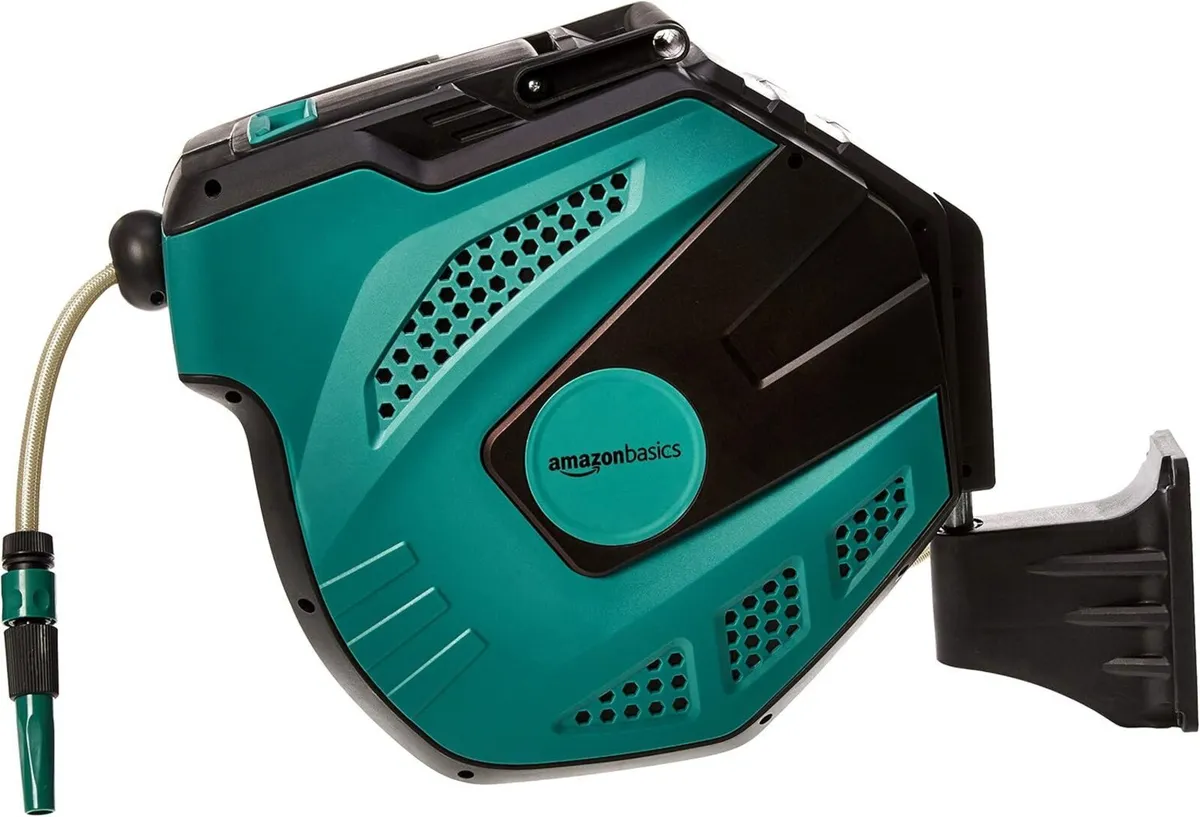 Auto-Rewindable Hozelock Wall-Mounted Hose Reel - Image 2