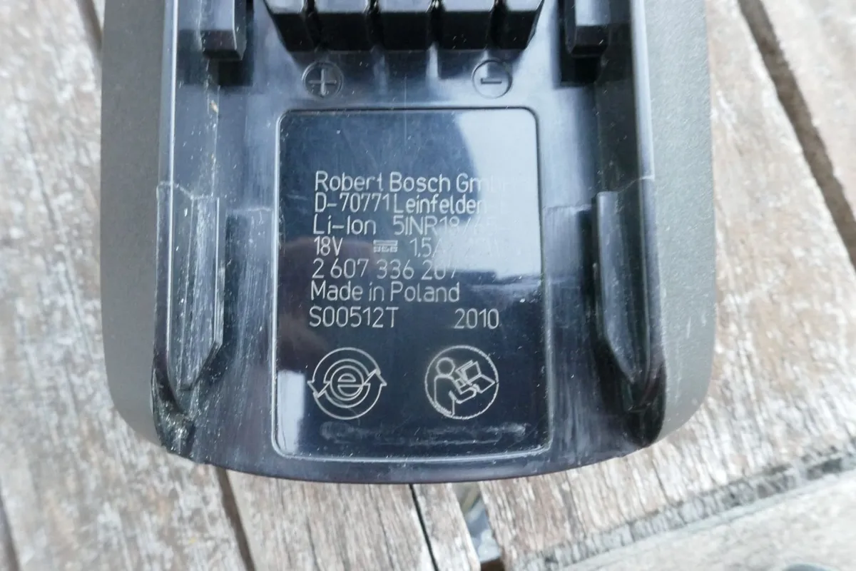 Bosch PSB 18 Li-2 battery & charger. - Image 2