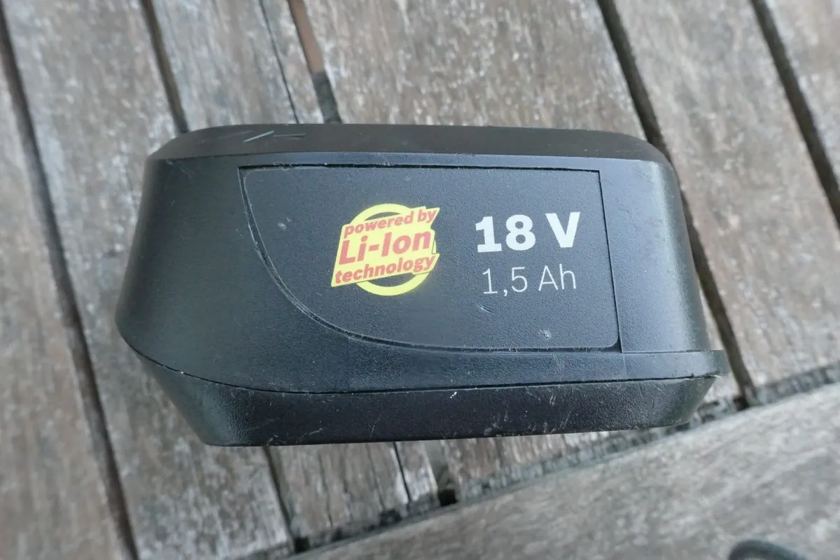 Bosch PSB 18 Li-2 battery & charger. - Image 3