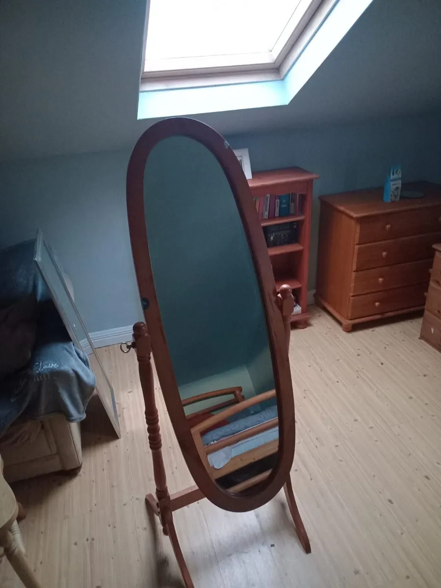 Free standing mirror - Image 1