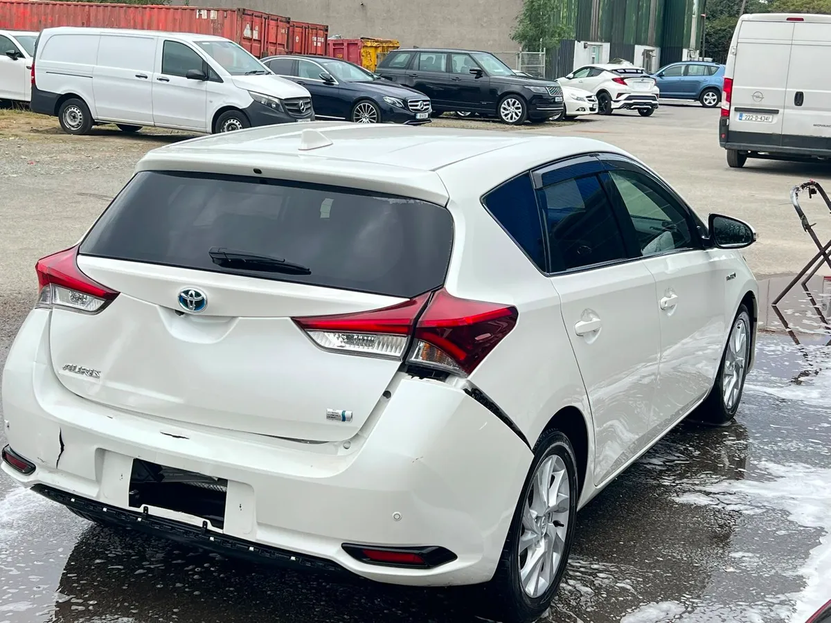 Toyota Auris Hybrid 1.8 Auto 2016 - Image 3