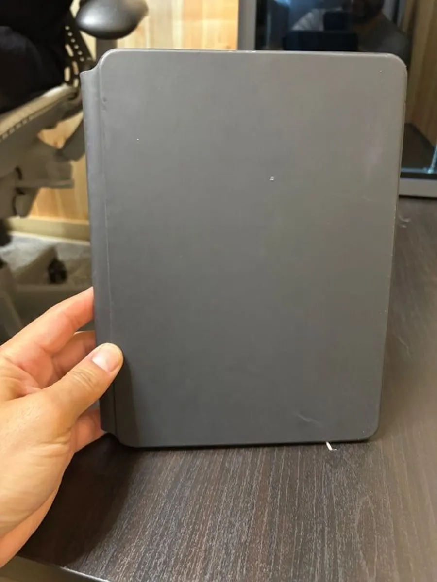 iPad Air 5th Generation + Apple Magic Keybord - Image 3