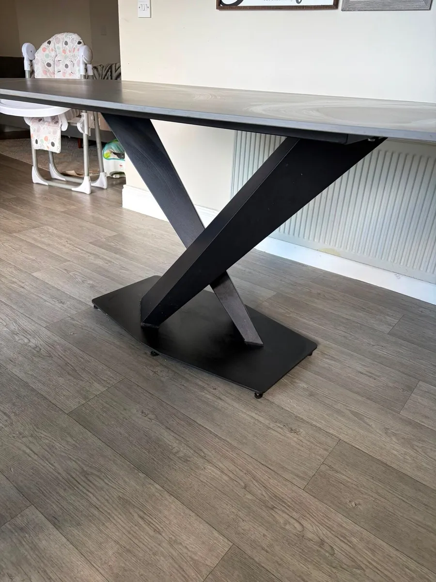 Kitchen table with 6 chairs - Image 1