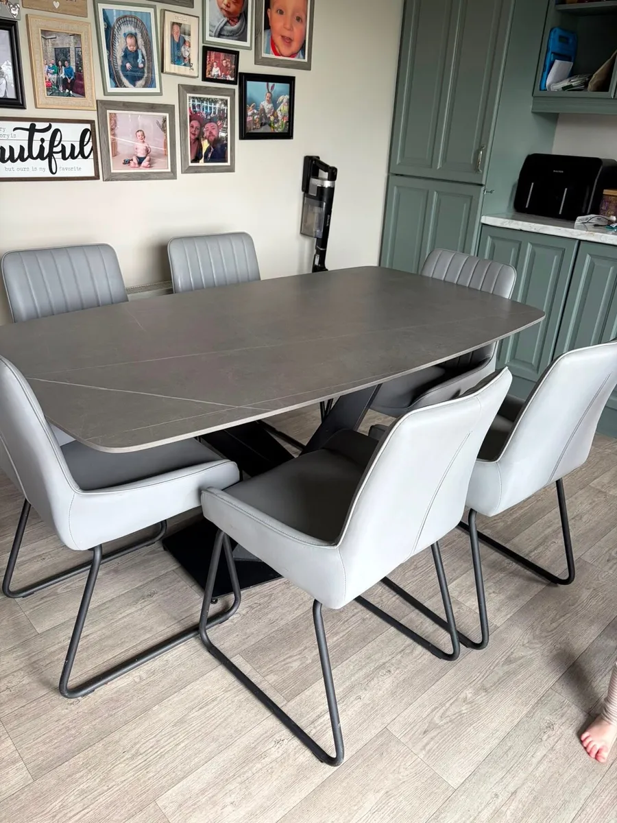 Kitchen table with 6 chairs - Image 2