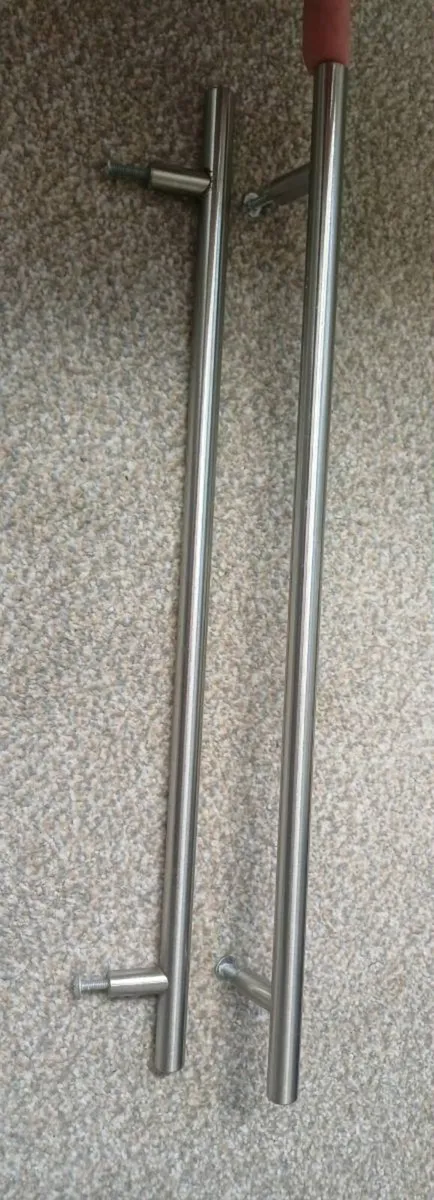 Kitchen cupboard handles - Image 1