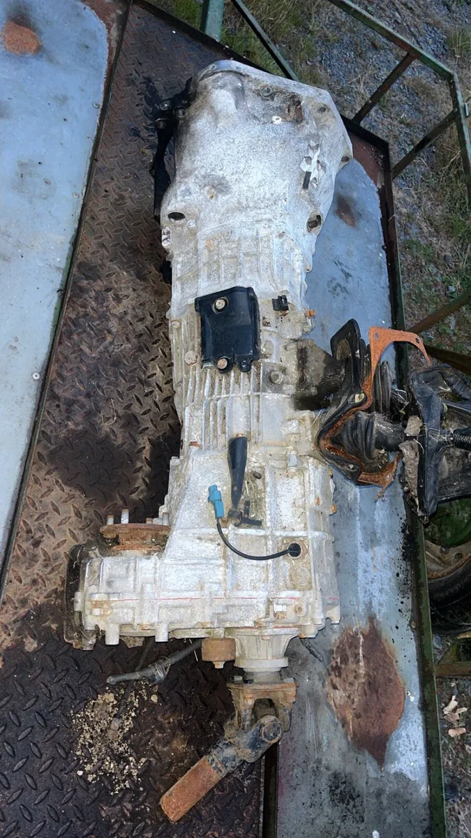 Toyota LandCruiser gearbox and transfer boxes - Image 1