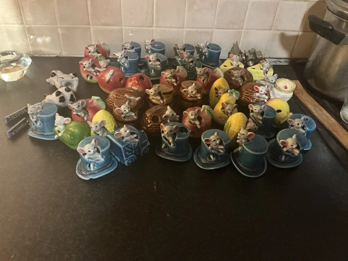 Novelty pieces - Image 1