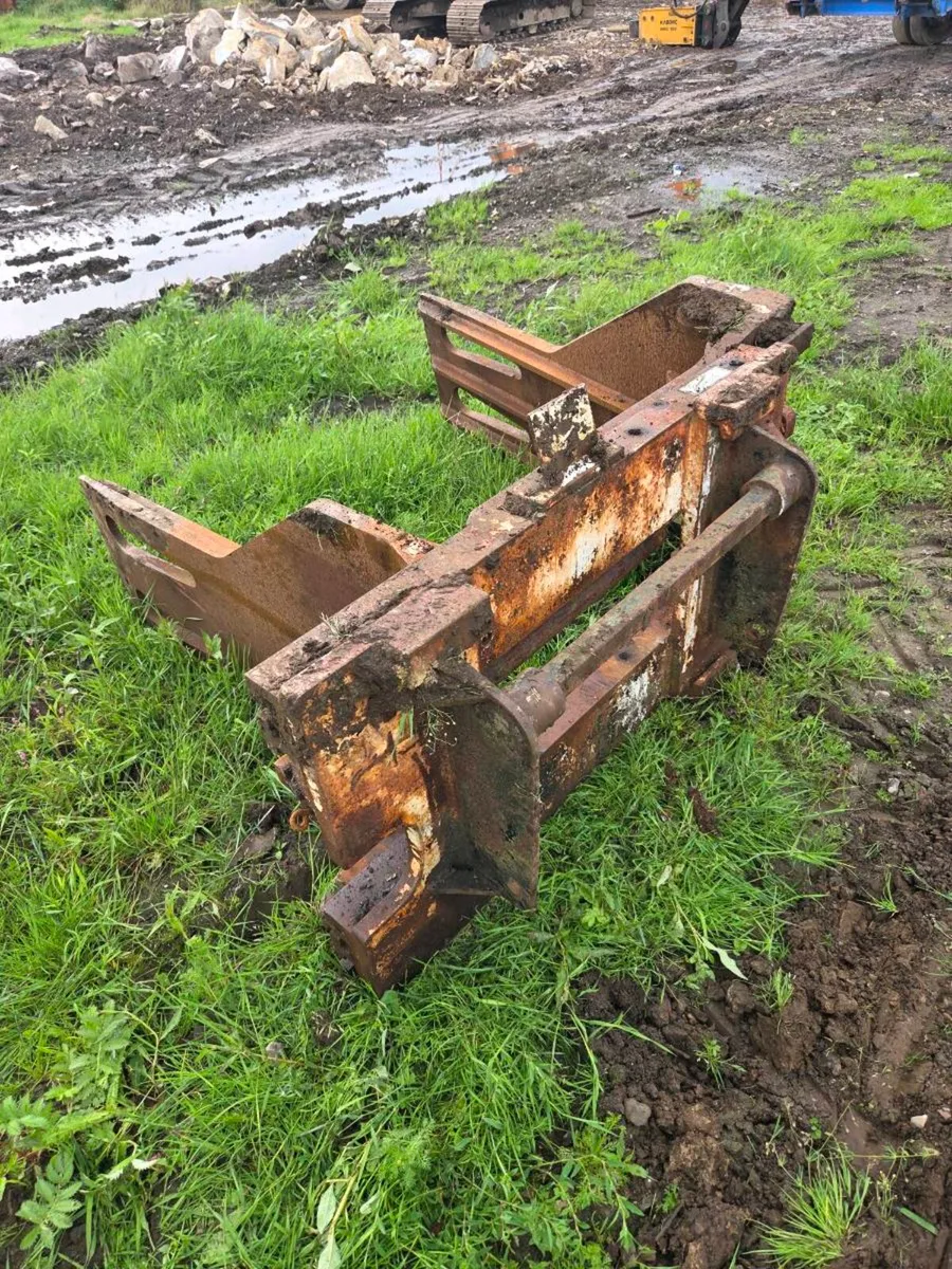 Forklift bale grab - Image 2