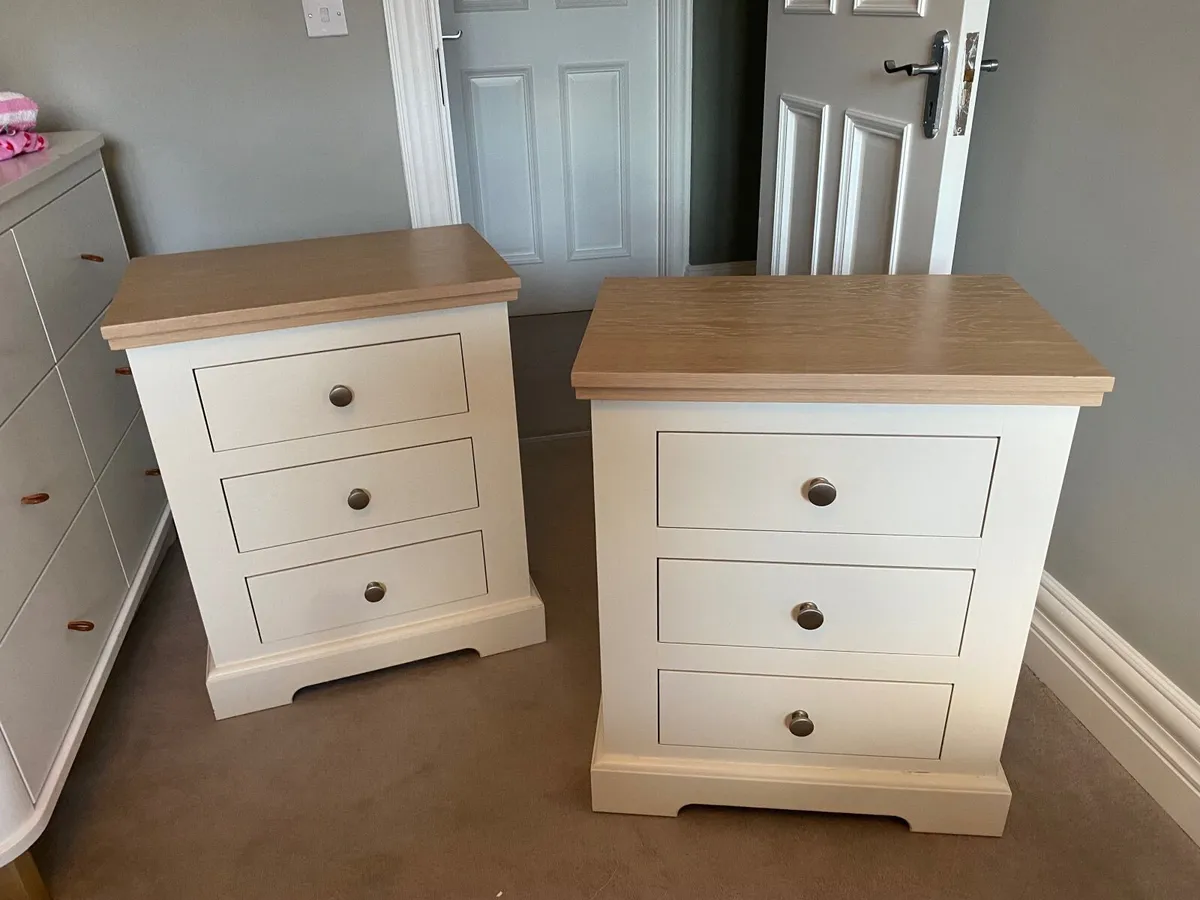 Bedroom furniture - Image 2