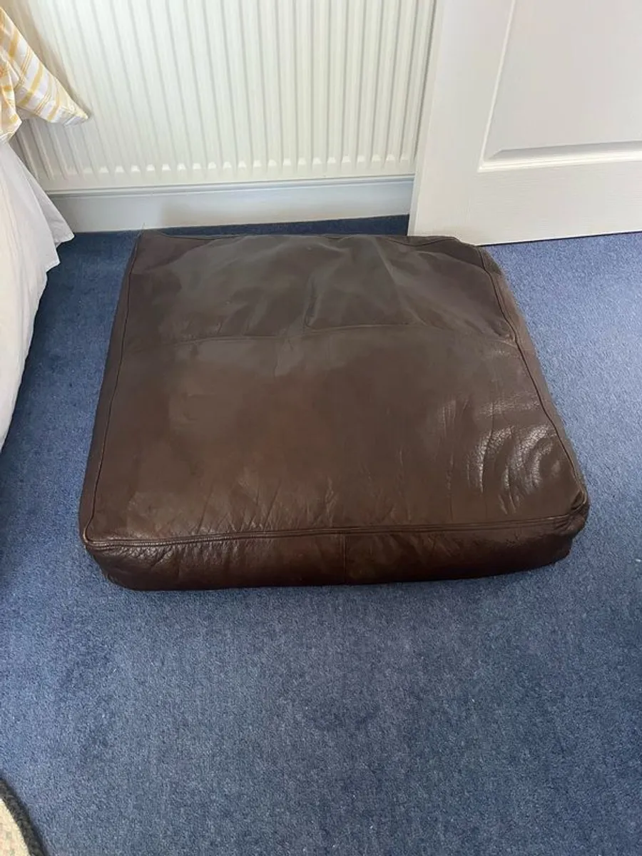 Leather bean bag - Image 1