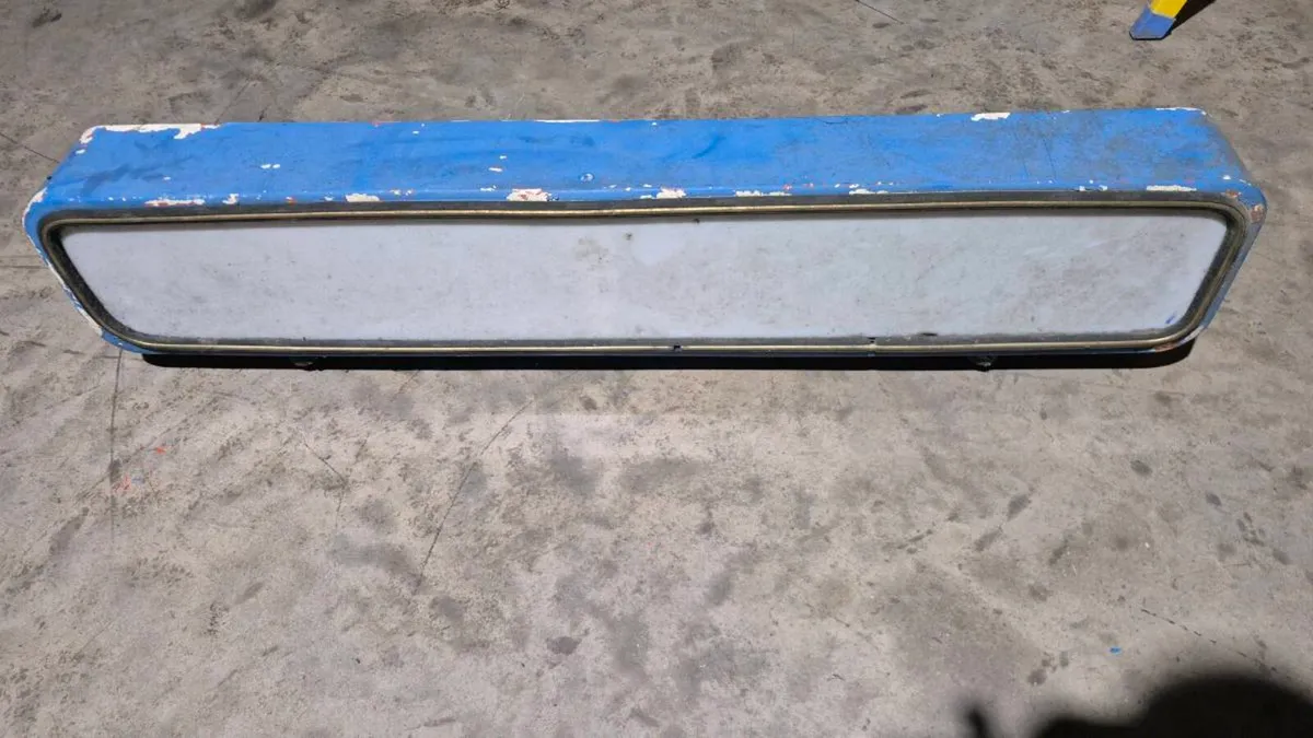 Old light box off truck - Image 1