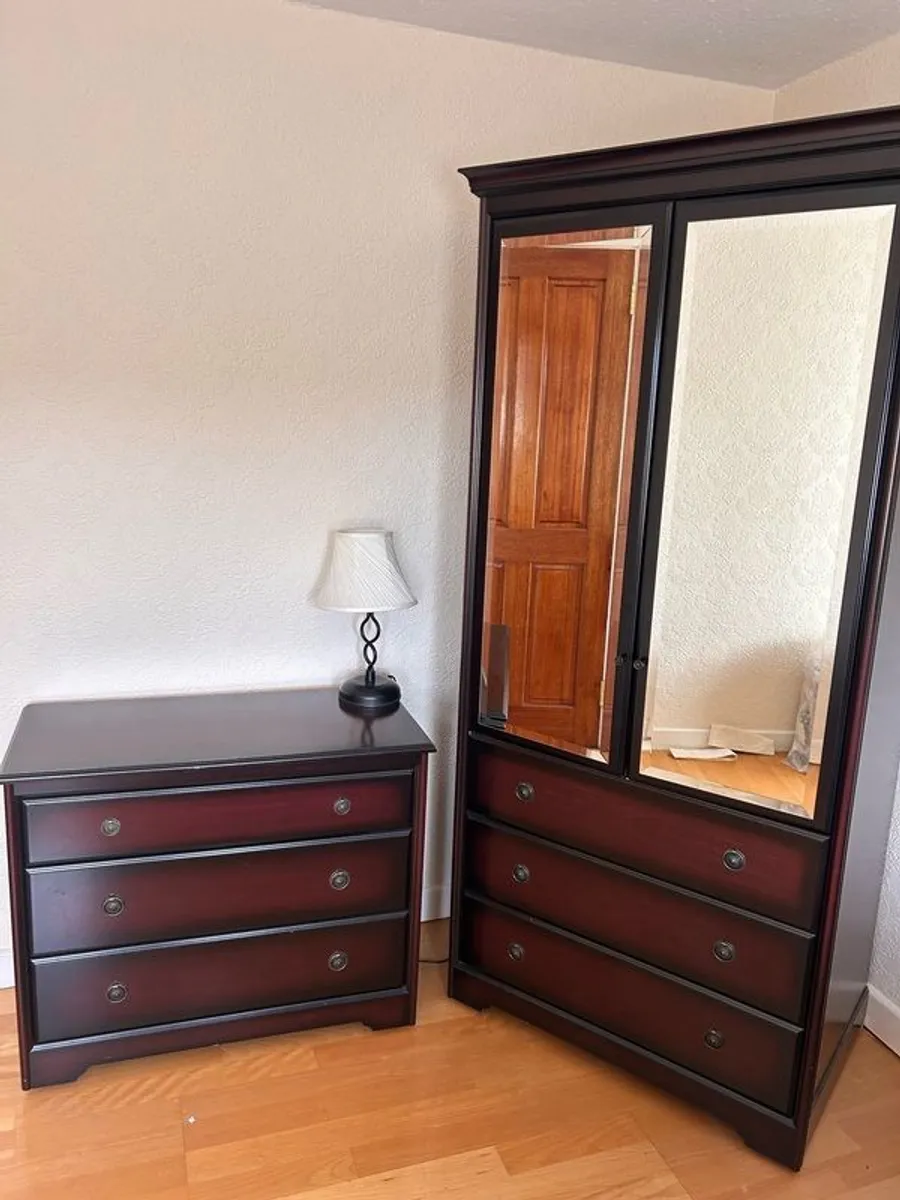 2 door mirrored wardrobe and chest of drawers - Image 3