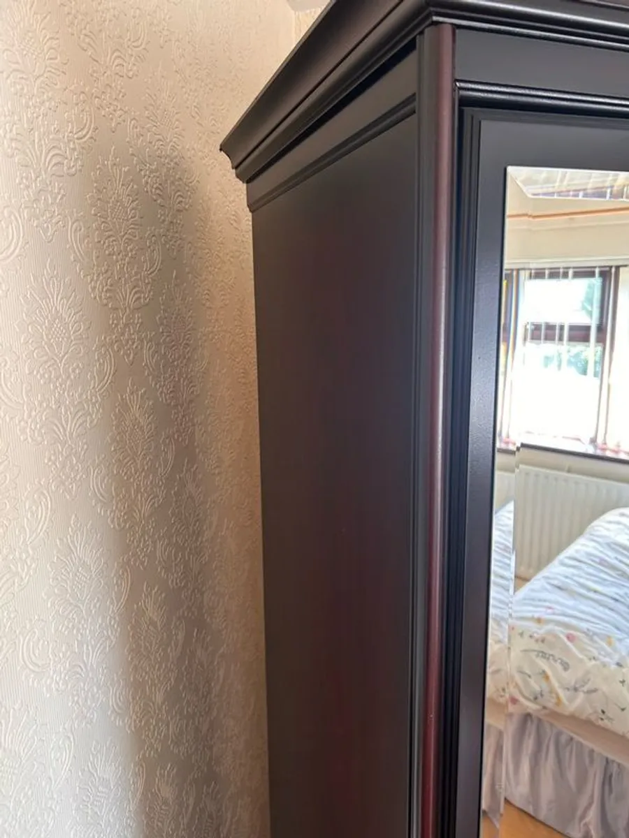 2 door mirrored wardrobe and chest of drawers - Image 4