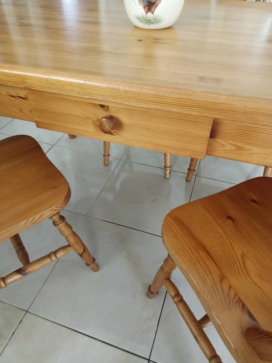 Kitchen table and chairs - Image 4