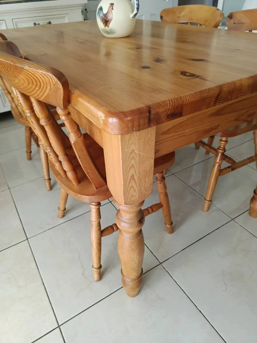 Kitchen table and chairs - Image 2