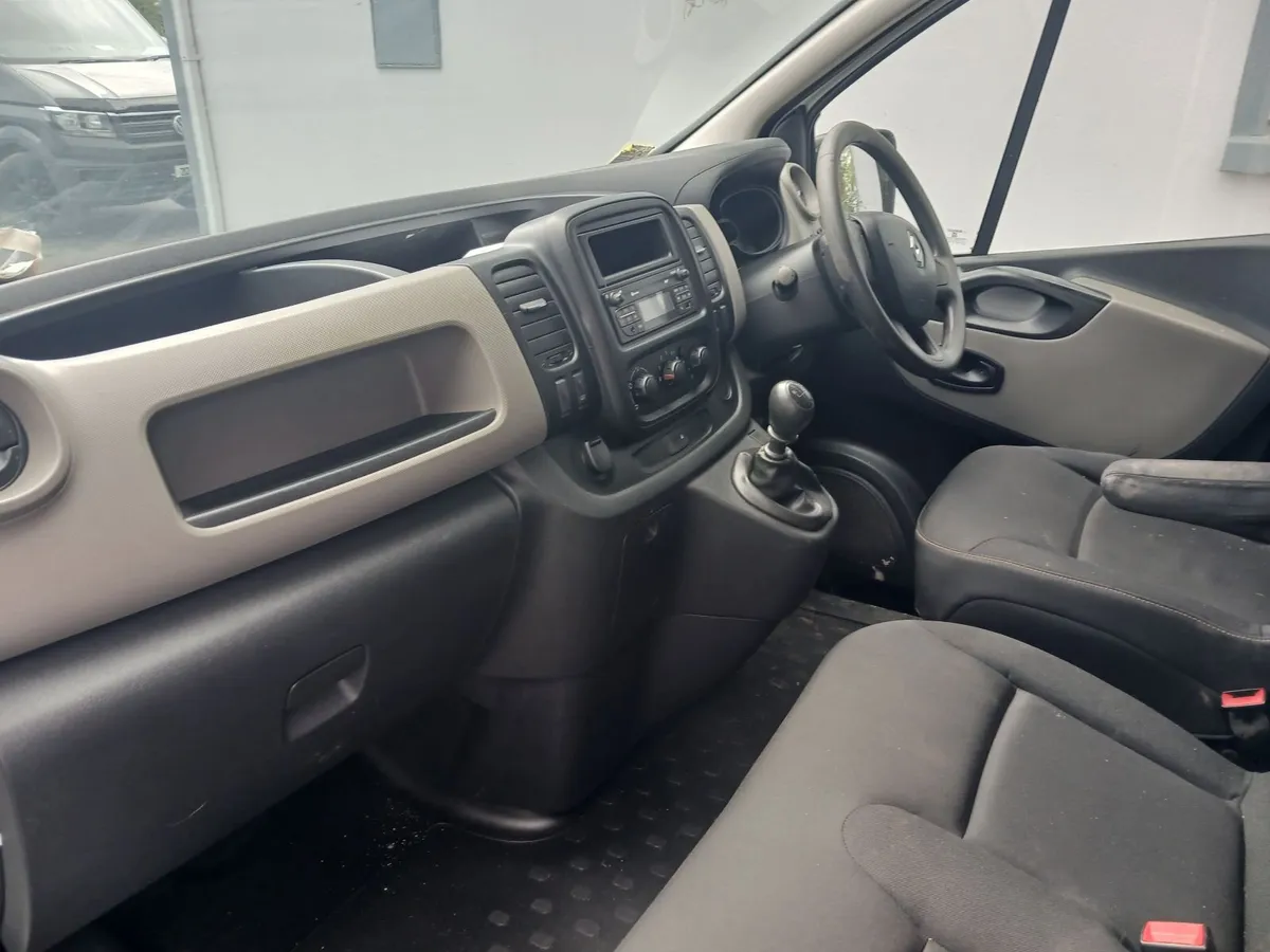 Renault Trafic 2015 - Image 2