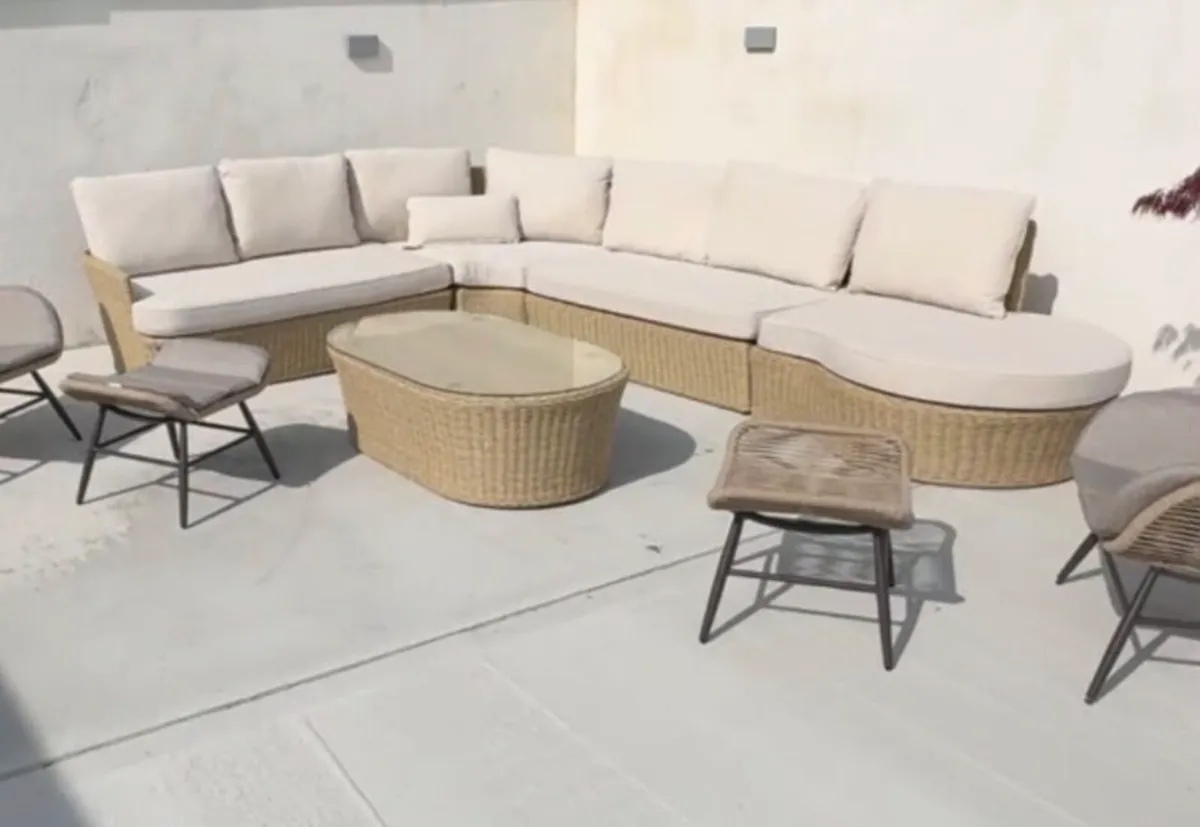 Outdoor furniture - Image 1