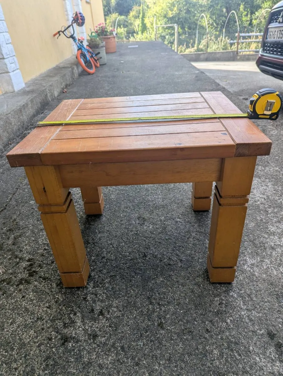 2 matching living room tables - Image 2