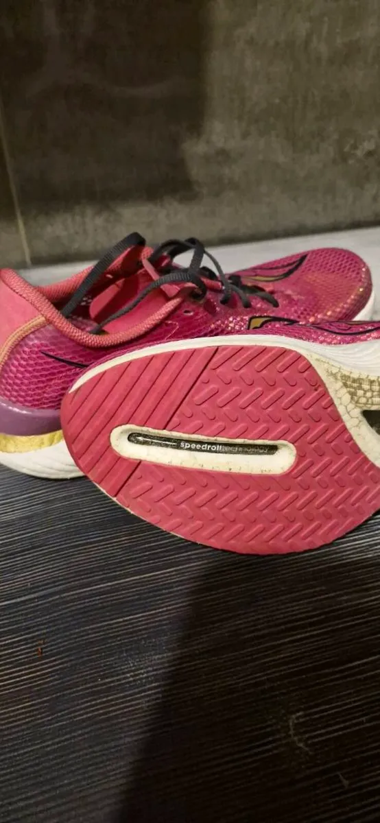 Saucony carbon runners - Image 2
