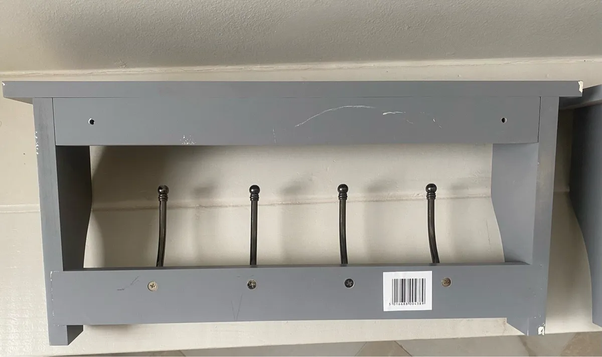 Coat hangers with shelving unit - Image 3