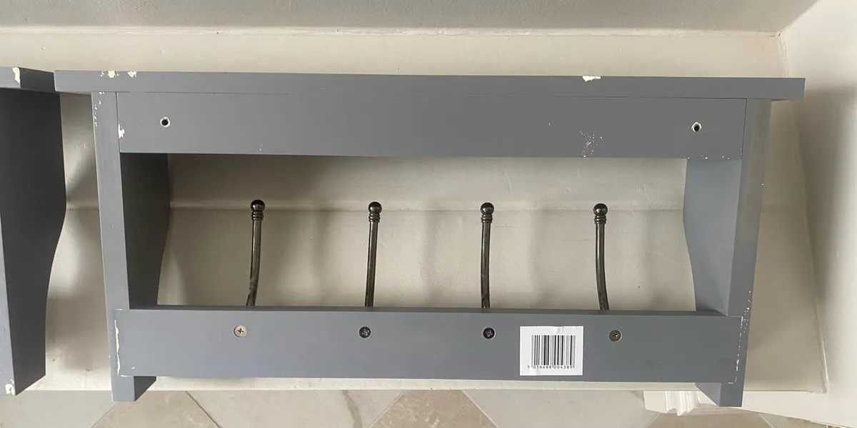 Coat hangers with shelving unit - Image 4