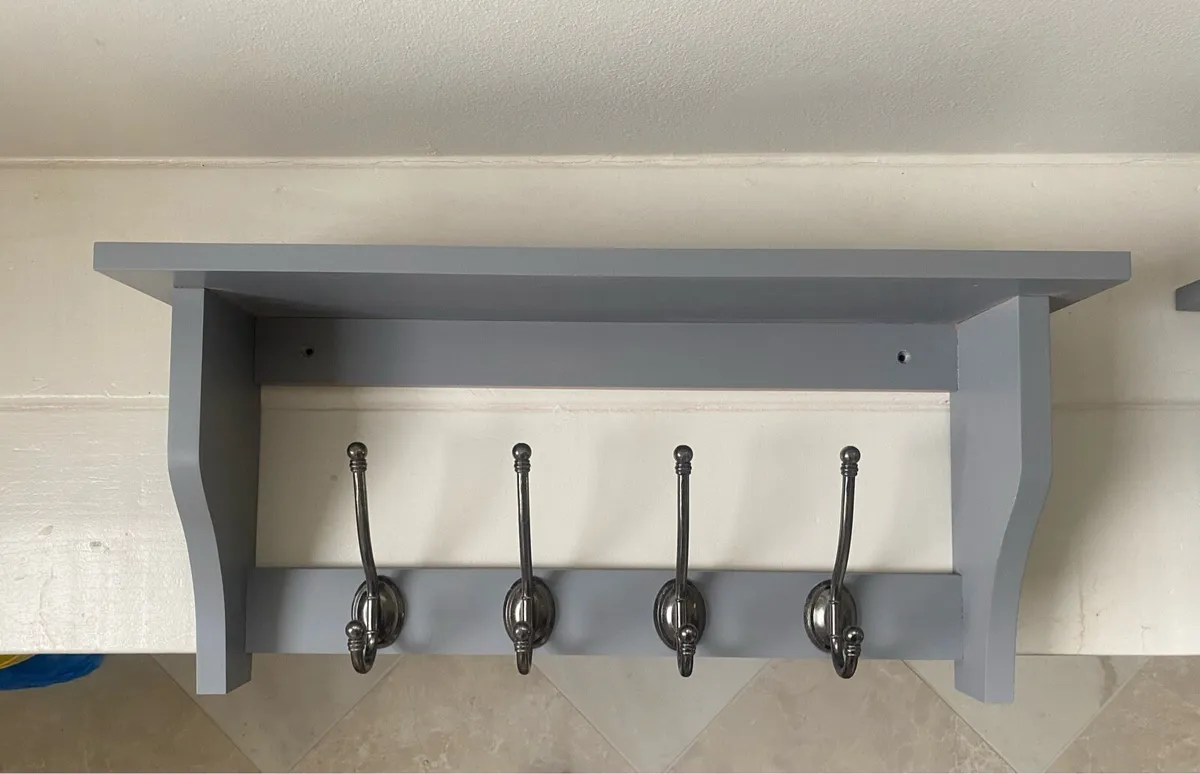 Coat hangers with shelving unit - Image 1