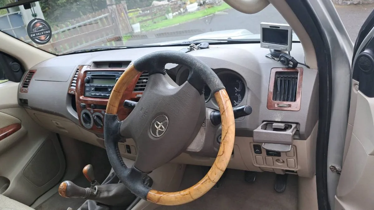 2007 toyota Hilux jeep - Image 3