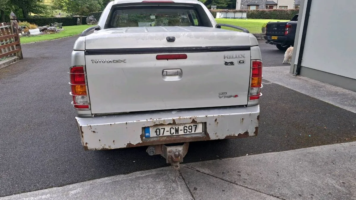 2007 toyota Hilux jeep - Image 2