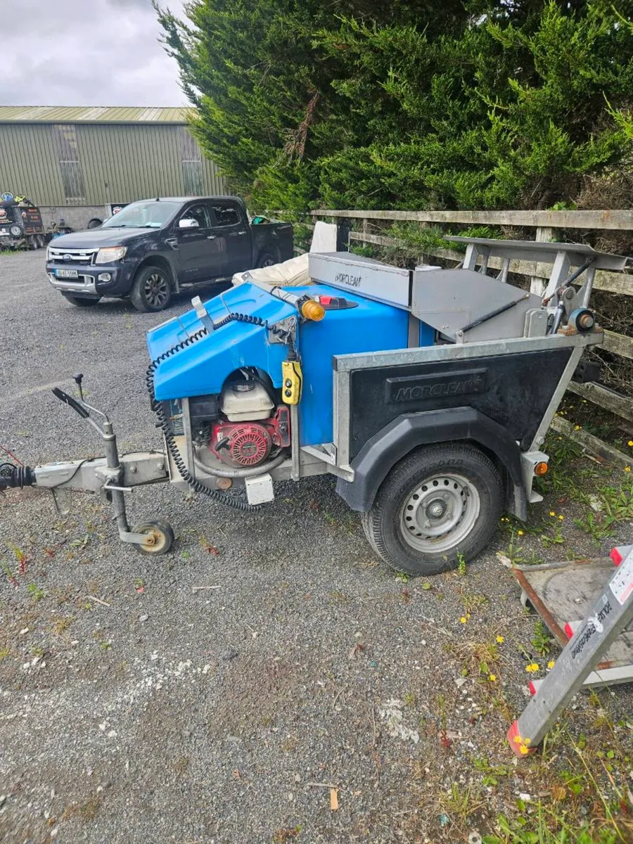 Wheelie Bin Cleaning - Image 3