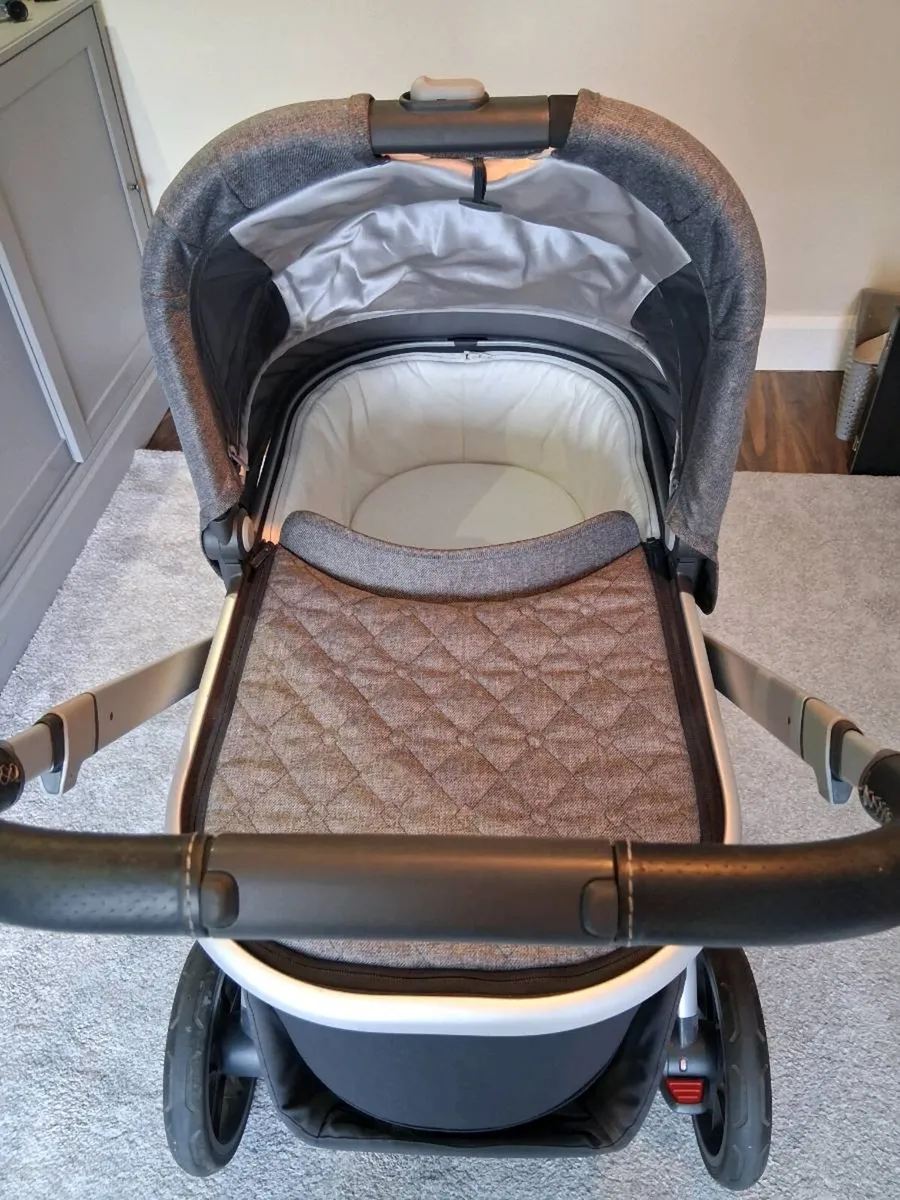 Uppababy Vista pram system - Image 4