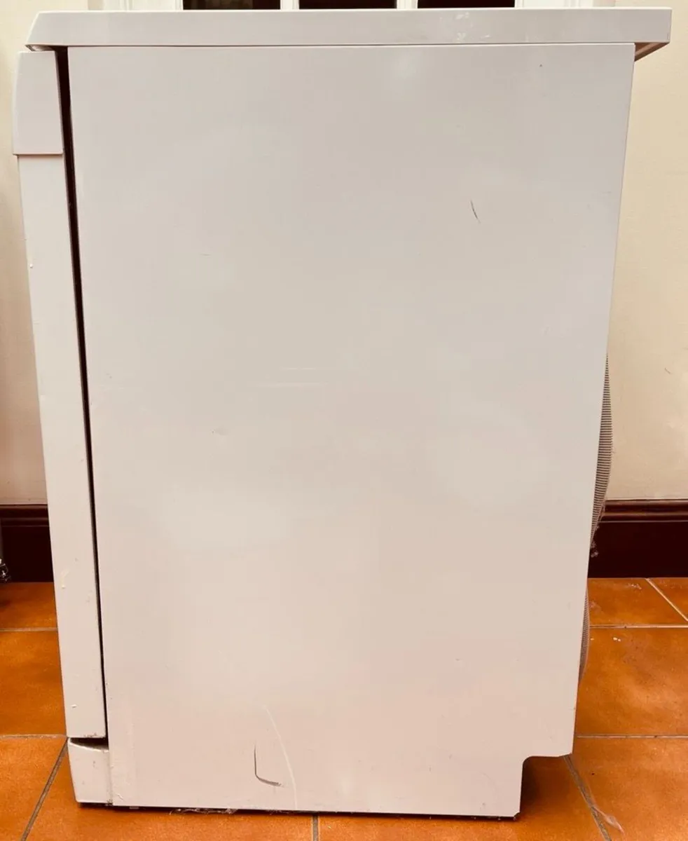 Bosch Series 2 Freestanding Dishwasher – SMS40C32G - Image 1