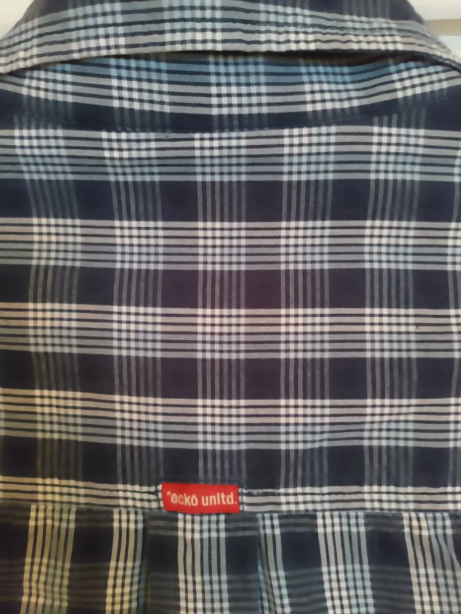 Marc Ecko Unltd S/S shirt M - Image 4