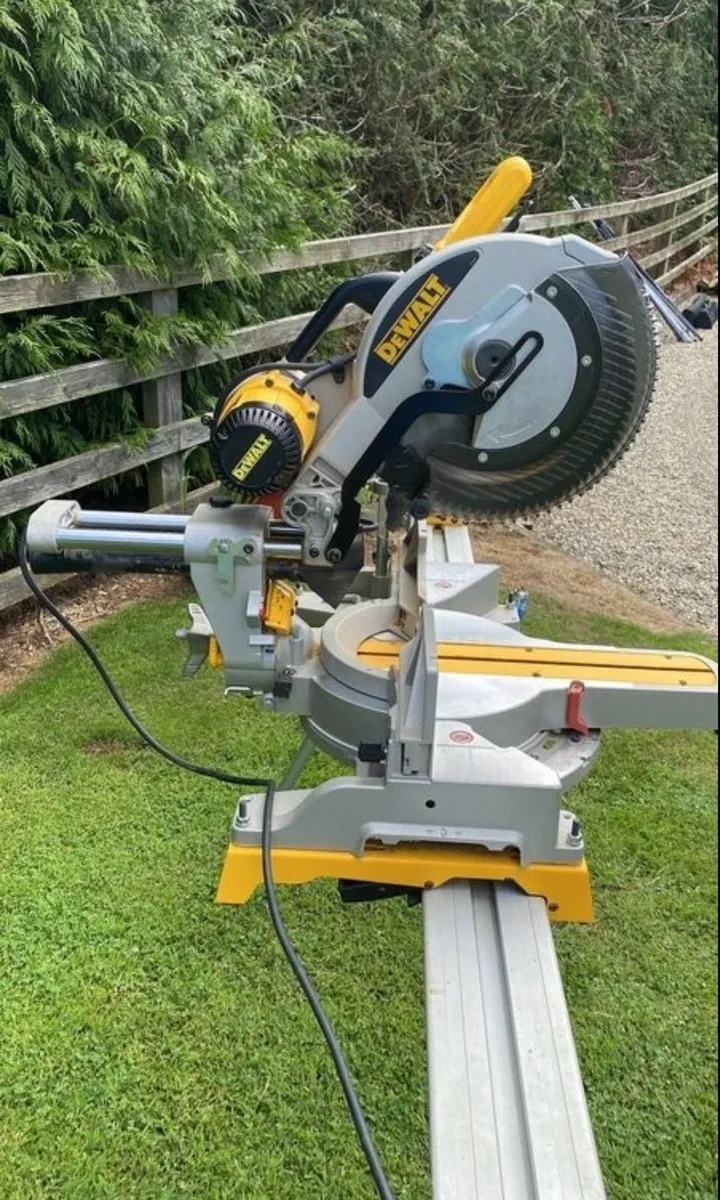 DeWALT DWS780 Mitre Saw - Image 3