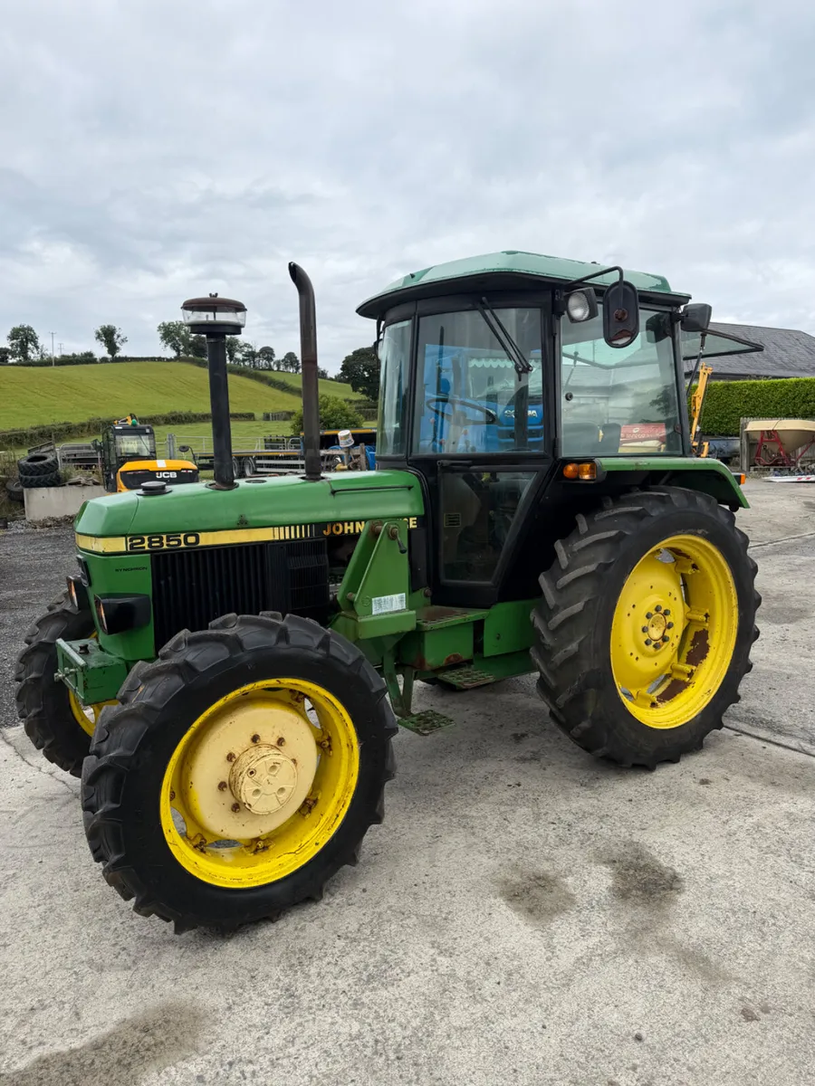 John Deere 2850 - Image 1