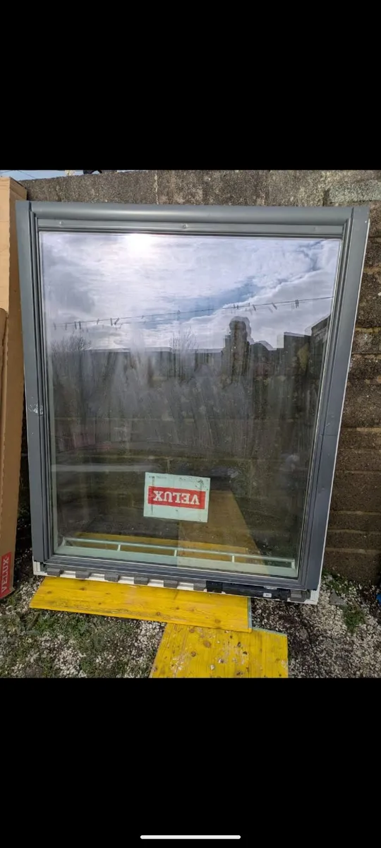 Big VELUX Roof window 134x160 - Image 1