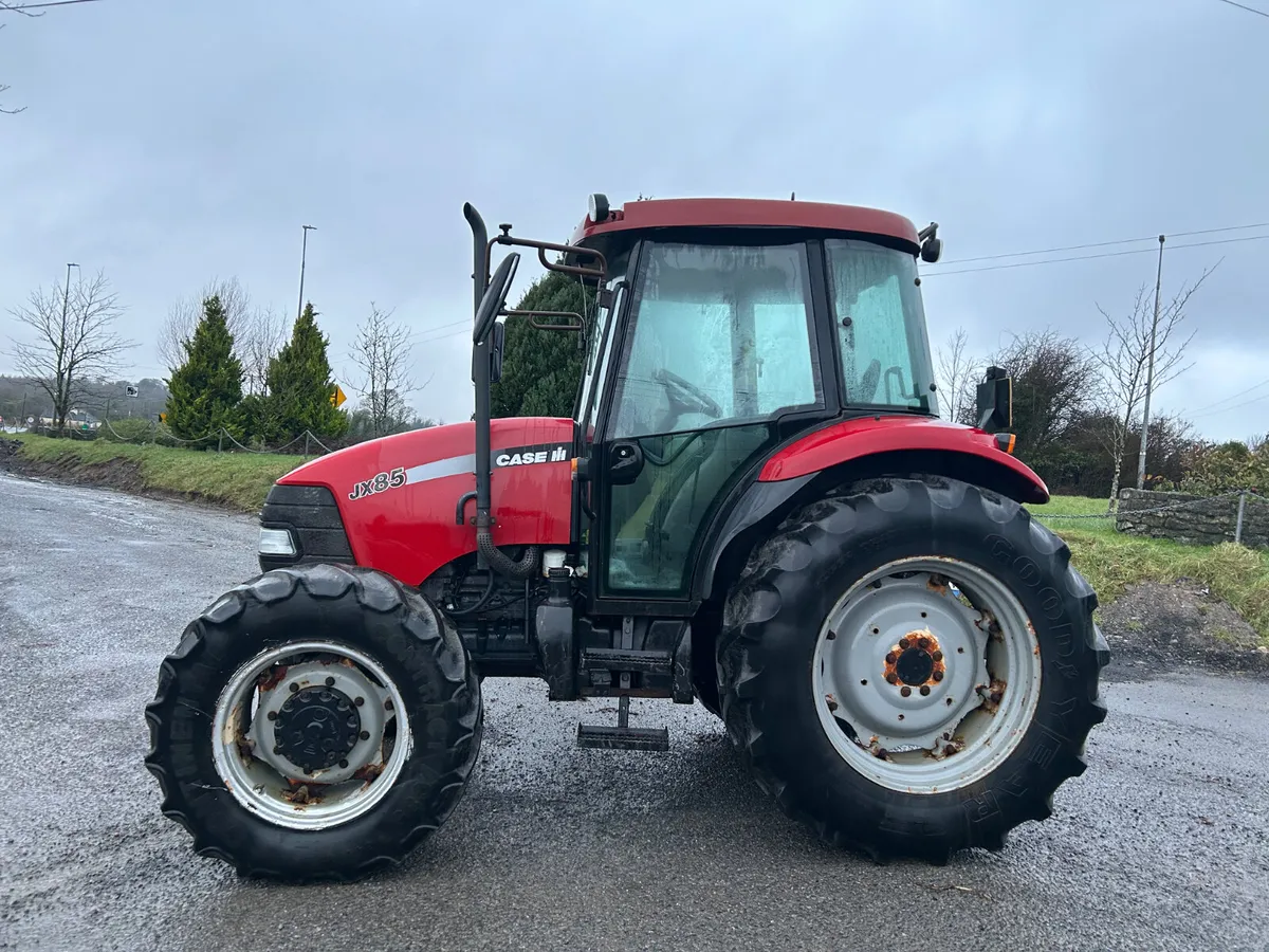 2004 Case JX85 - Image 2