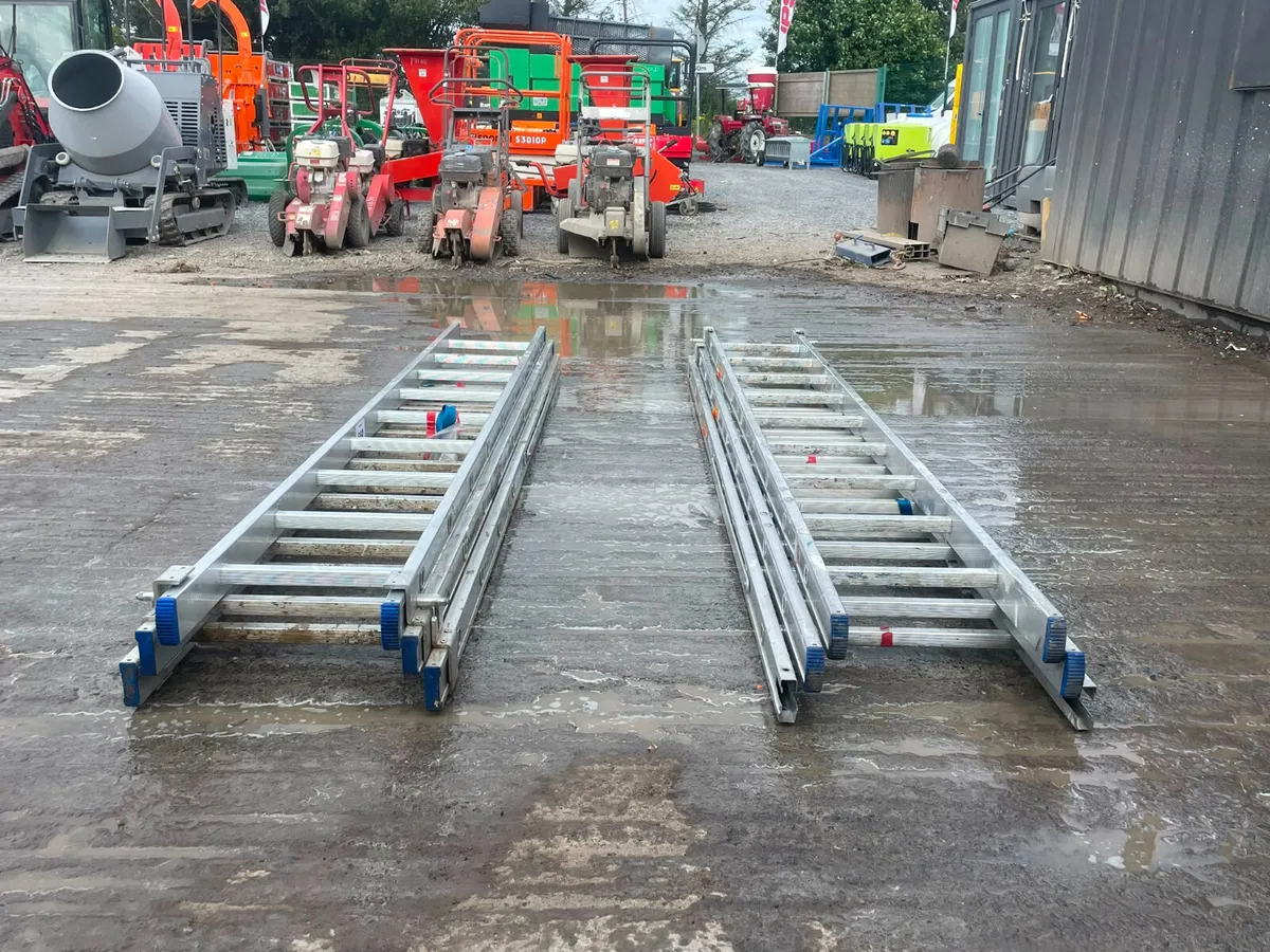 Triple Extension Aluminium Ladder - Image 4