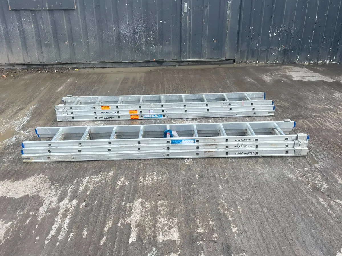 Triple Extension Aluminium Ladder - Image 2