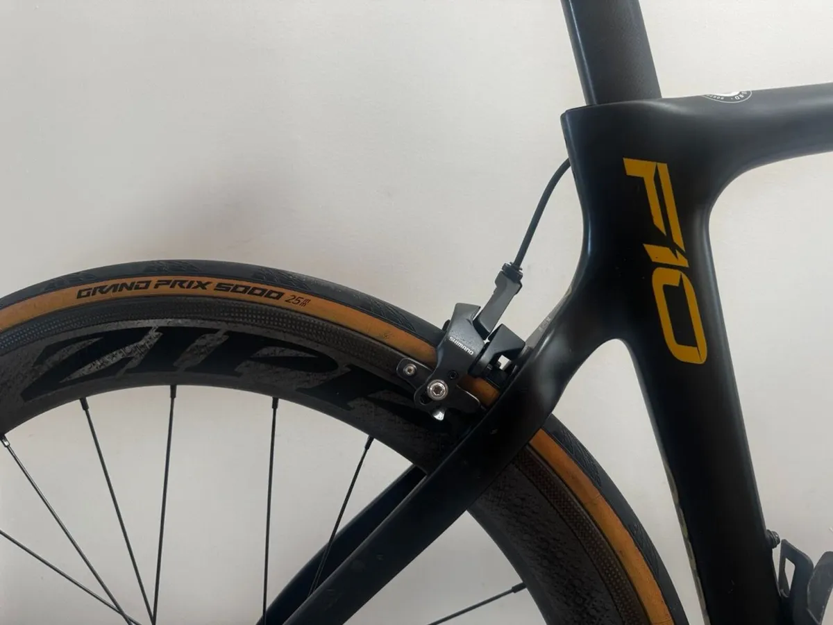 Pinarello Dogma F10 - Zipp Firecrest 404 - Image 3