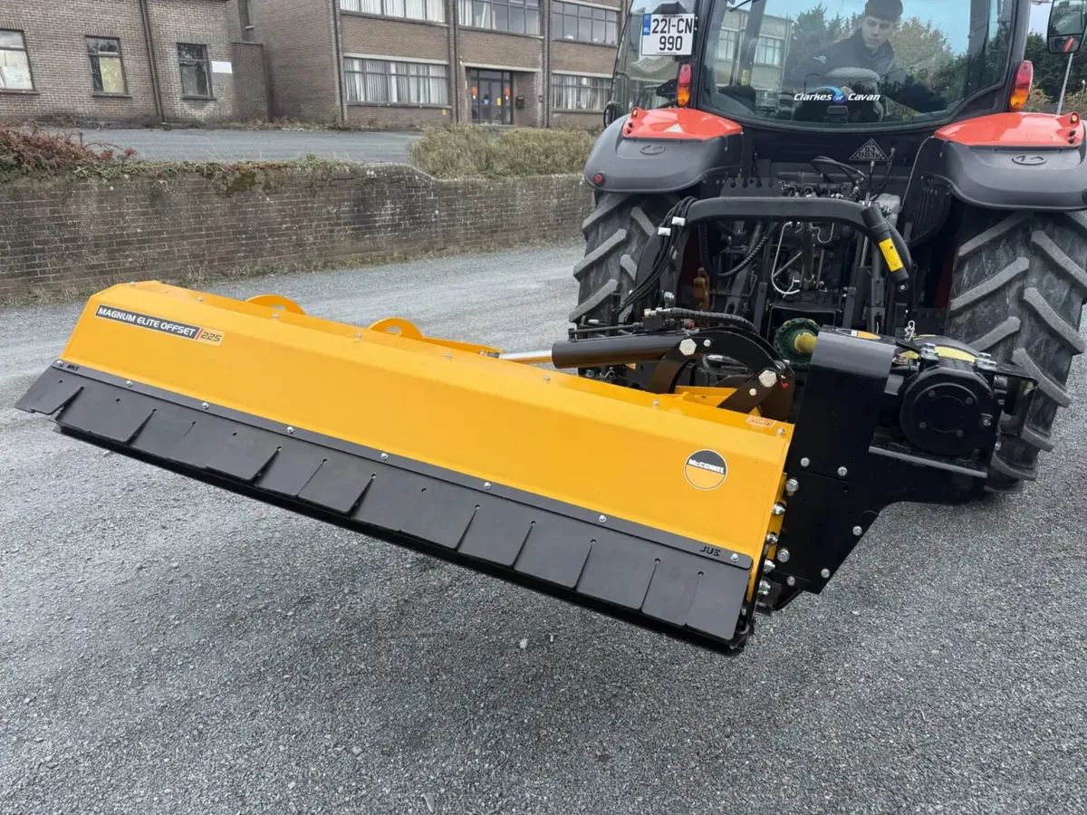 McConnel Magnum Elite Offset 225 Flail Mower - Image 2