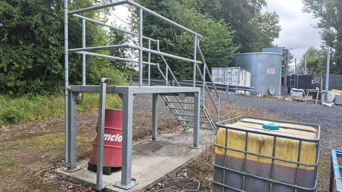 Stairs Galvanized Rostrum/Platform - Image 2