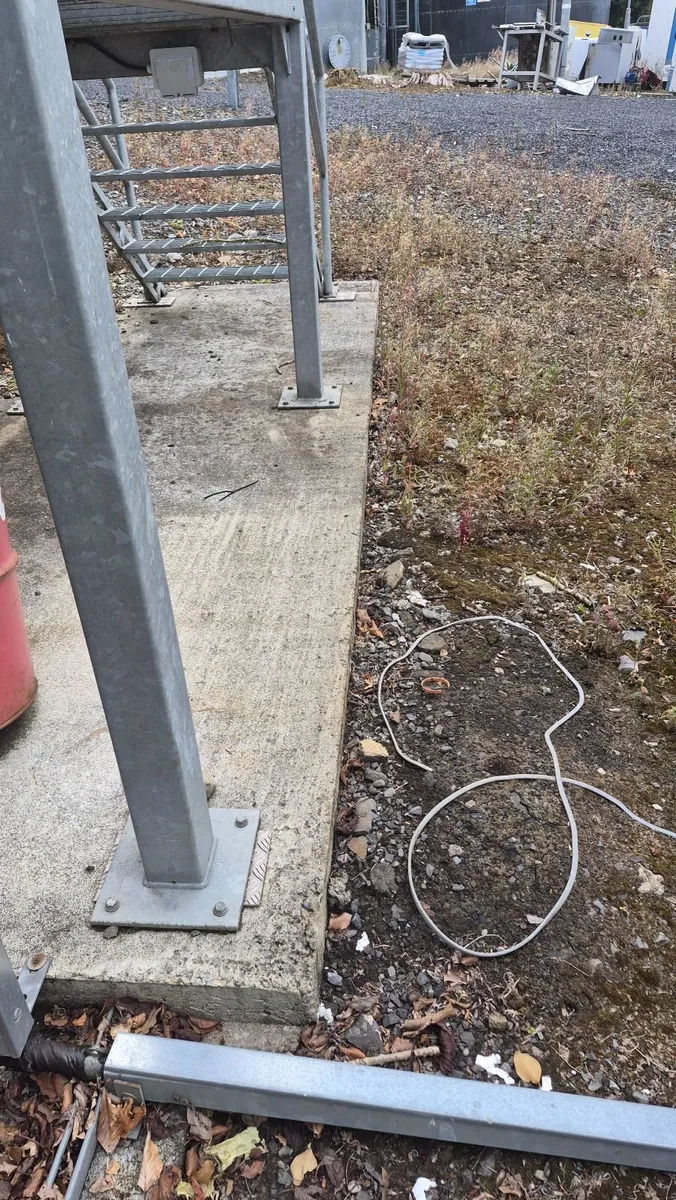 Stairs Galvanized Rostrum/Platform - Image 3