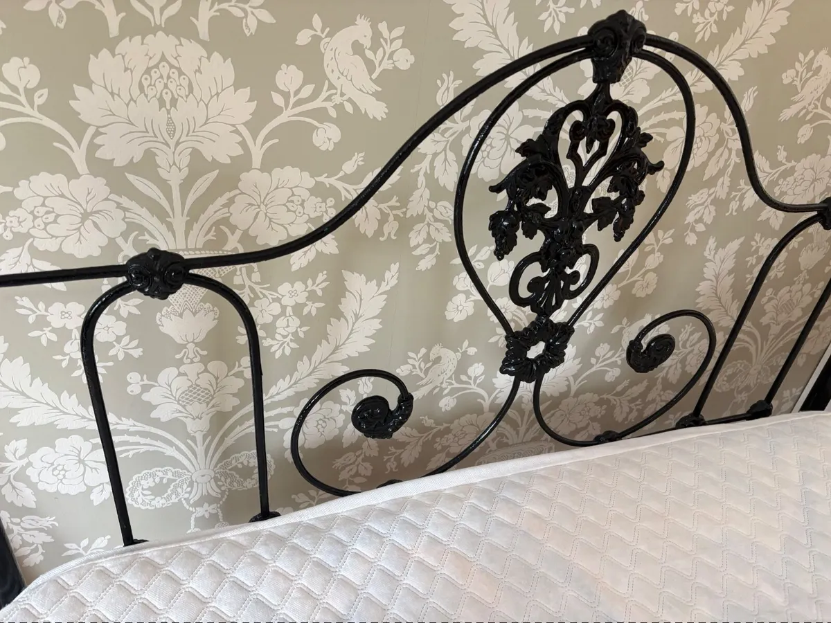 Cast iron double bed - Image 2
