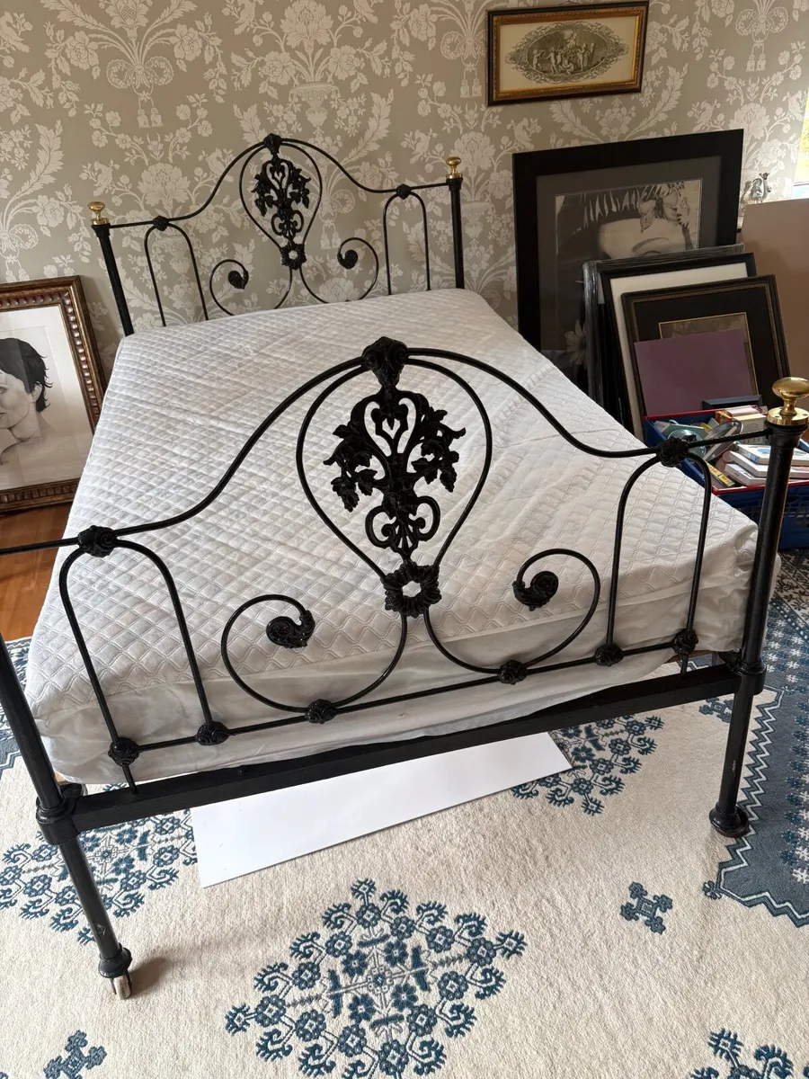 Cast iron double bed - Image 3