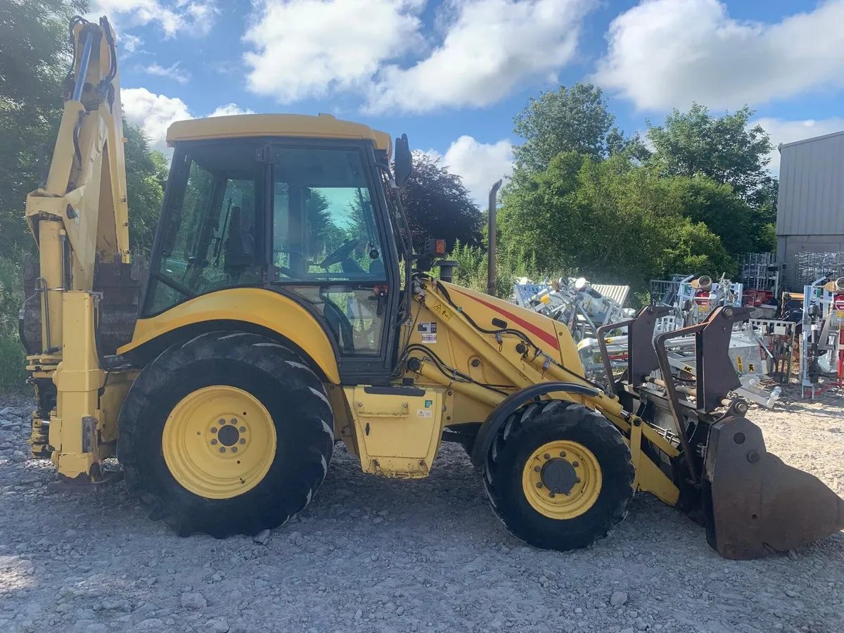 NH LB110 BACKHOE, 2760 HOURS - Image 3