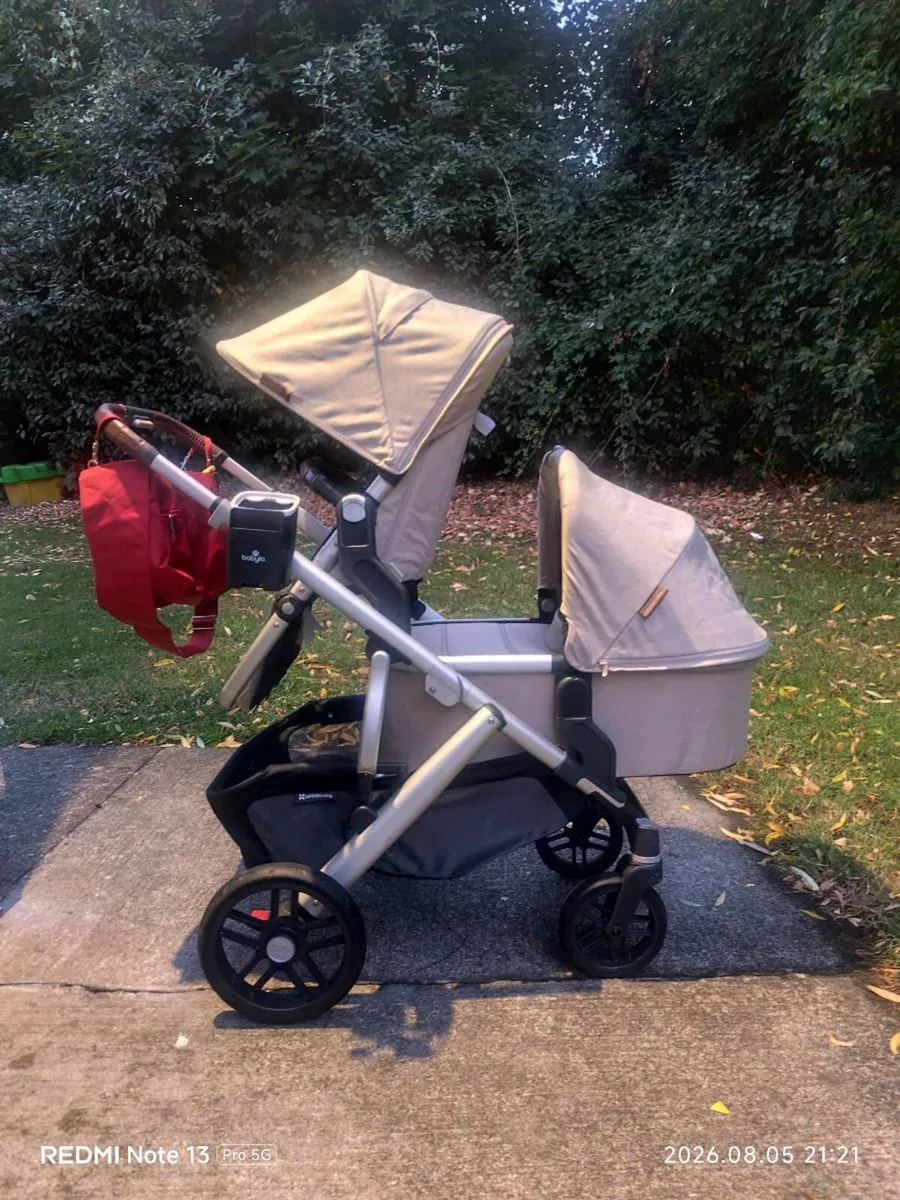 Uppababy vista V2 2023 travel system - Image 2