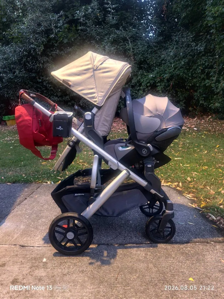 Uppababy vista V2 2023 travel system - Image 3