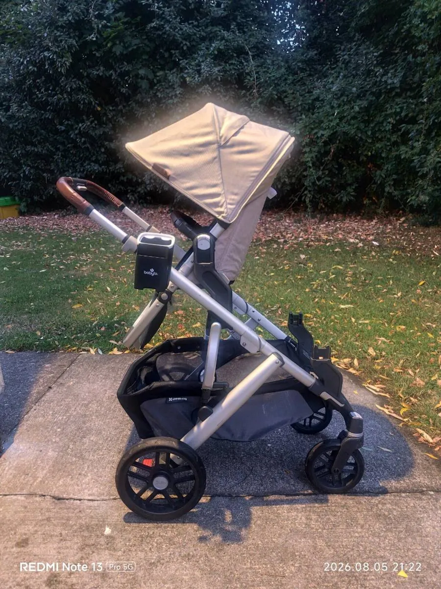 Uppababy vista V2 2023 travel system - Image 4