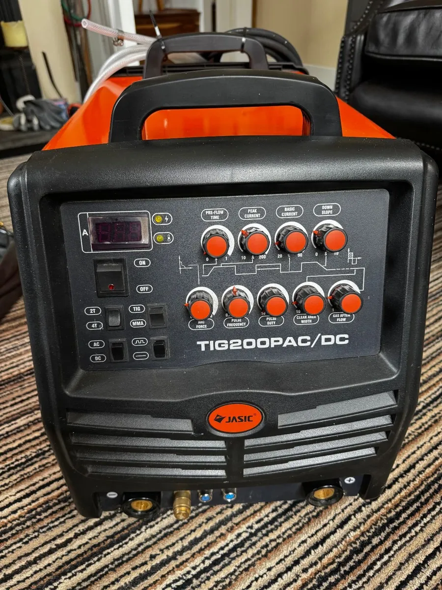 TIG Welder Jassic 200 PAC AC/DC with Leads, Regula - Image 1